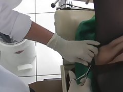 Чарівні ноги гарячі брюнетка obgyn виїзду до на шпигунські камери